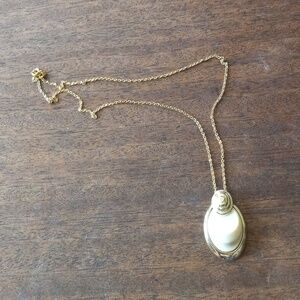 Sarah Coventry Vintage Sighned Elegant  Creamy White Gold Tone Pendant& Necklace